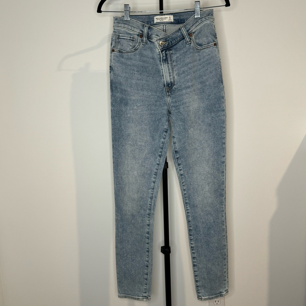 Abercrombie & Fitch | Super Skinny Ankle High Rise Curve Love | Light | 27/4L​